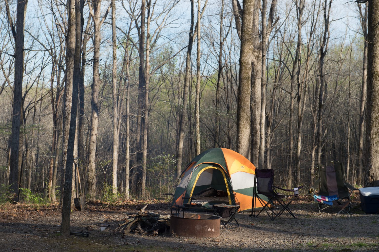 Doing camping. Camping out. Heather Amery "Camping out".